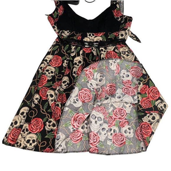 Shrine NWOT Vintage Cocktail Dress Skulls and Roses Print Size M - Picture 14 of 16